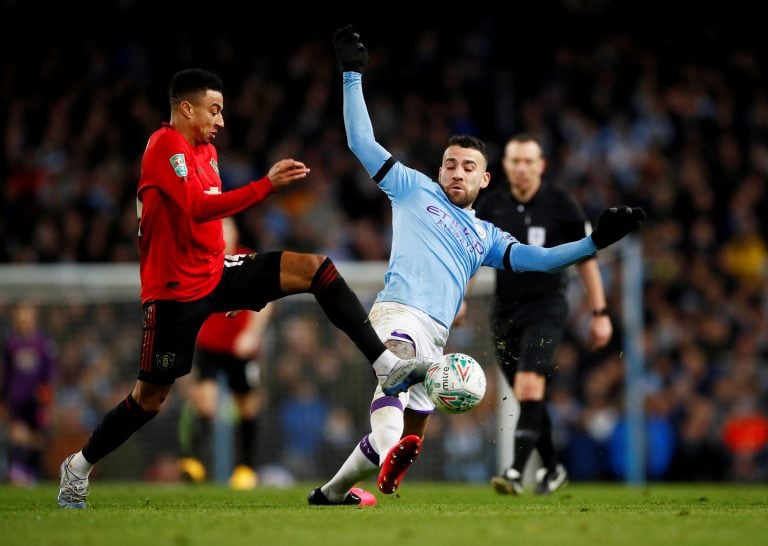 Nicolás Otamendi fue titular junto al "Kun". (Foto: Reuters/Jason Cairnduff)