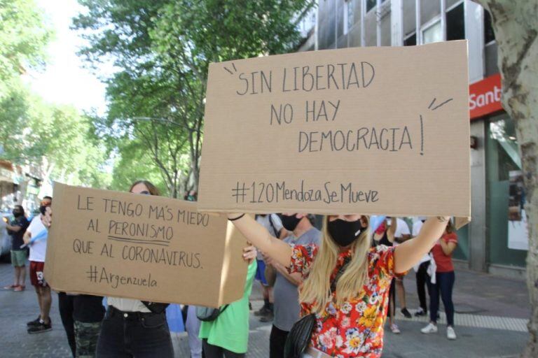 Banderazo en Mendoza.