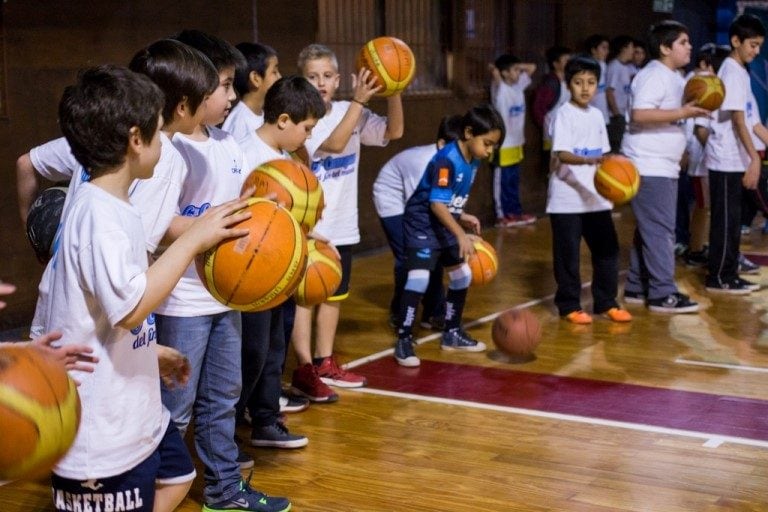 Los chicos en el momento de práctica en el Ítalo Favale