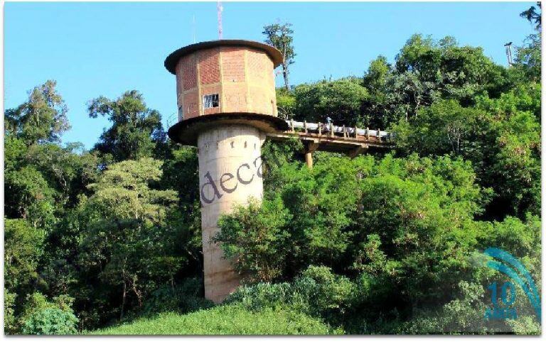 Antigua toma de agua sobre el río Iguazú, a la que se sumará otra sobre el Paraná, en diciembre. (WEB)