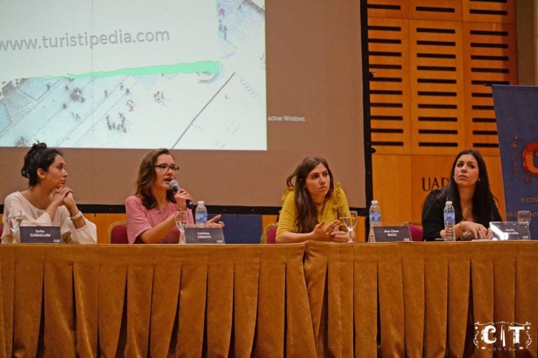 Las licenciadas Laura Ilarri y Gissela Huayquimilla (Directora de Calidad) expondrán sobre “Avances y Desafíos del Turismo Accesible en Chubut”.