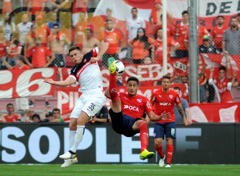 DYN516, BUENOS AIRES 20/11/2016, INDEPENDIENTE VS SAN LORENZO FOTO:DYN/TONY GOMEZ. cancha de independiente  campeonato torneo primera division 2016 futbol futbolistas partido independiente san lorenzo