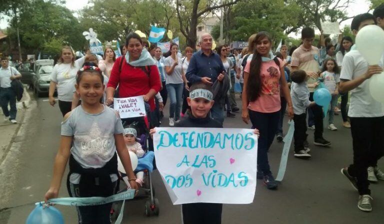 Marcha en contra de la despenalización del aborto en Corrientes. (Foto: Época)