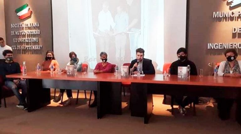 Un momento del acto de presentación del libro (Facebook)