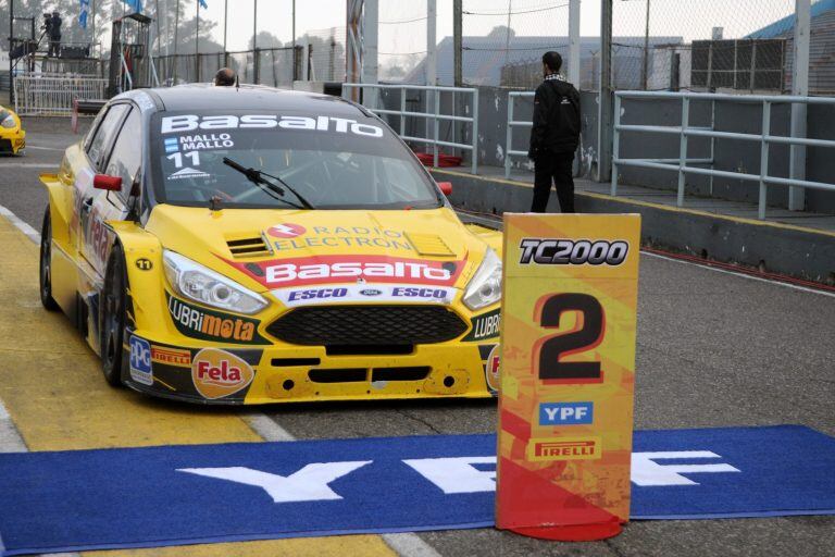 El Ford de los hermanos cordobeses Santiago y Manuel Mallo, de Río Tercero. Segundo lugar en la carrera clasificatoria.