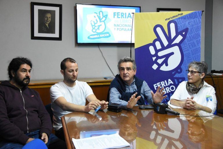 Claudio Cherep, Lucio Barindelli, Agustín Rossi y Sara Gentilini, en contacto con la prensa previo a la presentación de su libro "Hay otro camino". (Mario Liotta - Todo un palo)