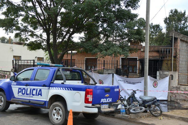 La policía también informó, que los dos afectados no pertenecían a la vivienda.