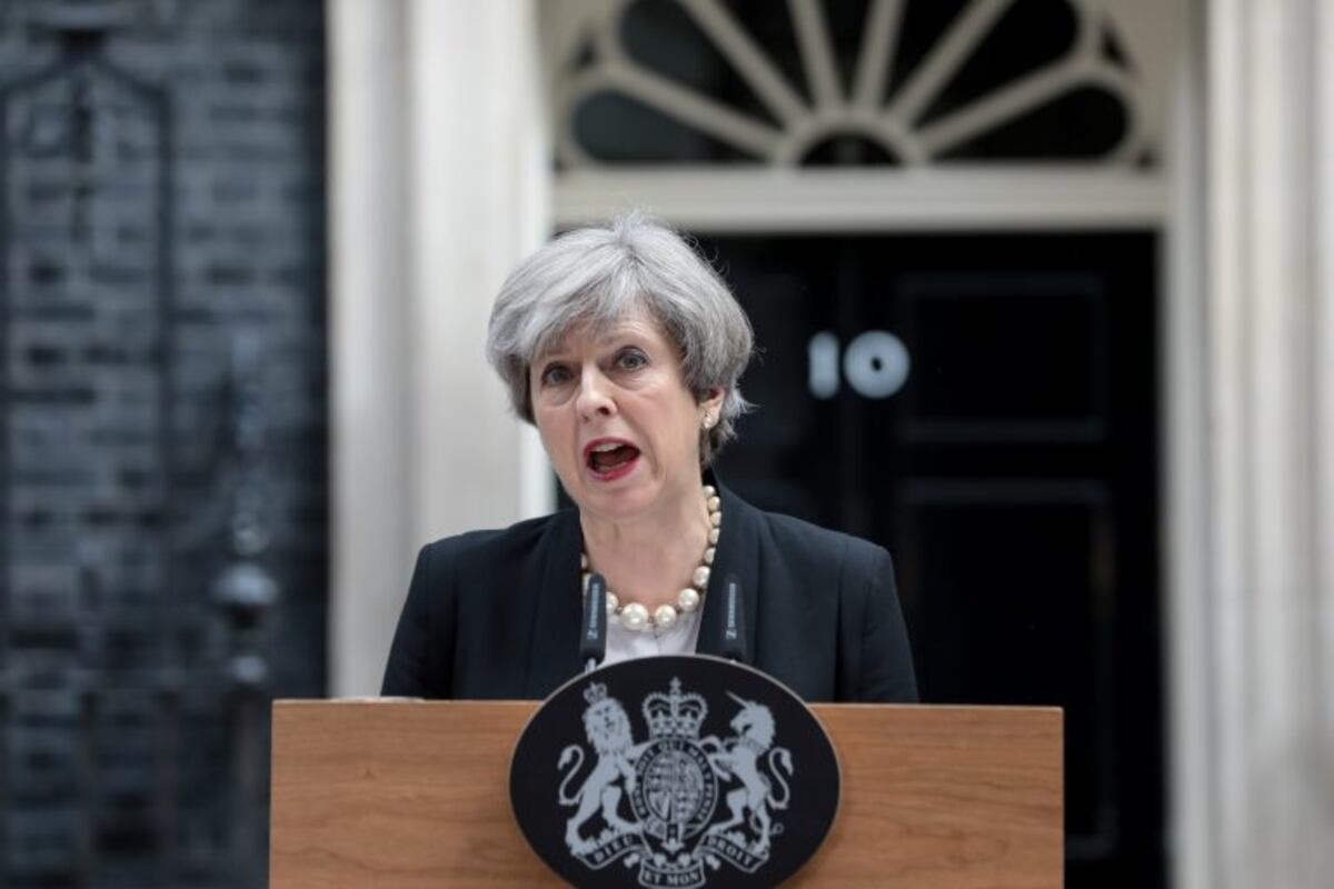May condenó el "atroz ataque terrorista" en Manchester