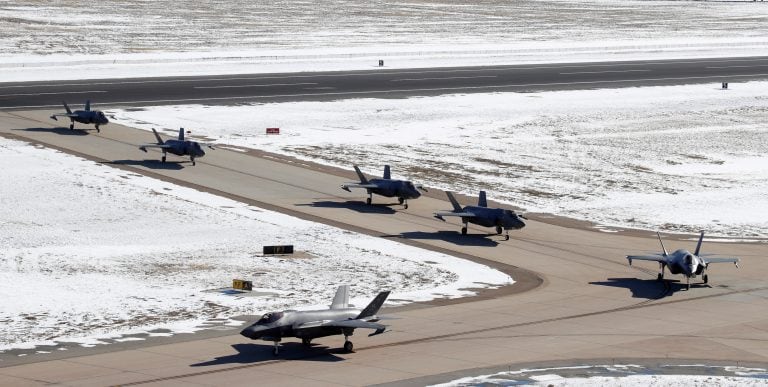 Estados Unidos le demostró su poderío militar a Irán con 52 aviones F-35 (Foto: George Frey/REUTERS)