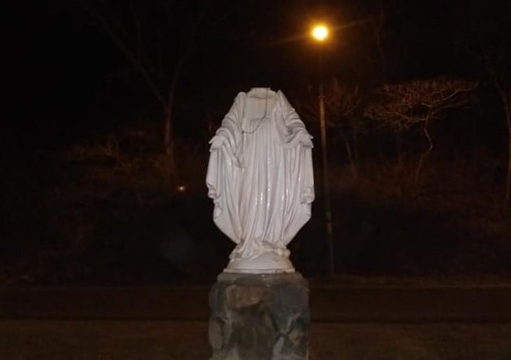 Decapitaron una imagen de la Virgen en un pueblo salteño. (Facebook Parroquia La Caldera)