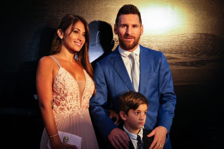 Lionel Messi con Antonela Roccuzzo y Thiago (Foto: Federico Anfitti/EFE)