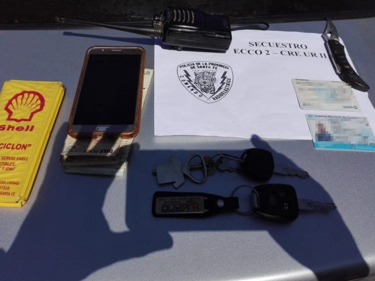 El remis trucho escapó de un control  en Montevideo y Liniers y pudo ser interceptado por la policía en Chubut al 5700. (Min. Seguridad)