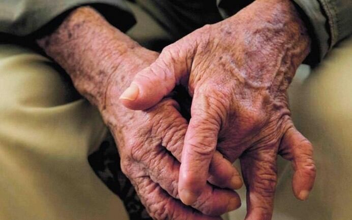 Tres personas se hicieron pasar por enfermeros vacunas para robarle a ancianos. (Foto: Archivo)