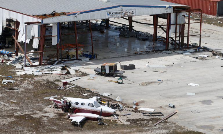 El Aeropuerto Internacional de Grand Bahama, devastado. (AFP)