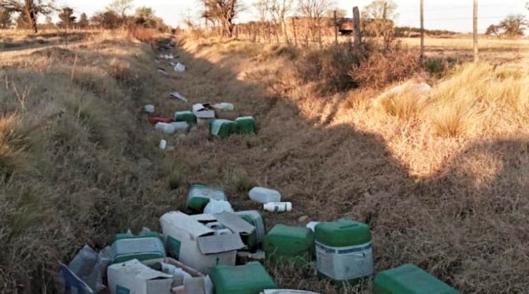 Envases descartados en la zona de Cachirulo (Diario Textual)