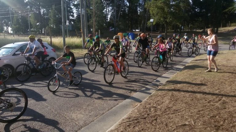 Agustín cumplió el sueño de pasear en bici