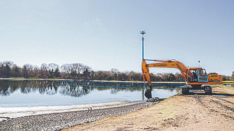 La renovada costanera del arroyo Chicamtoltina se suma a los espacios de recreación de los vecinos.