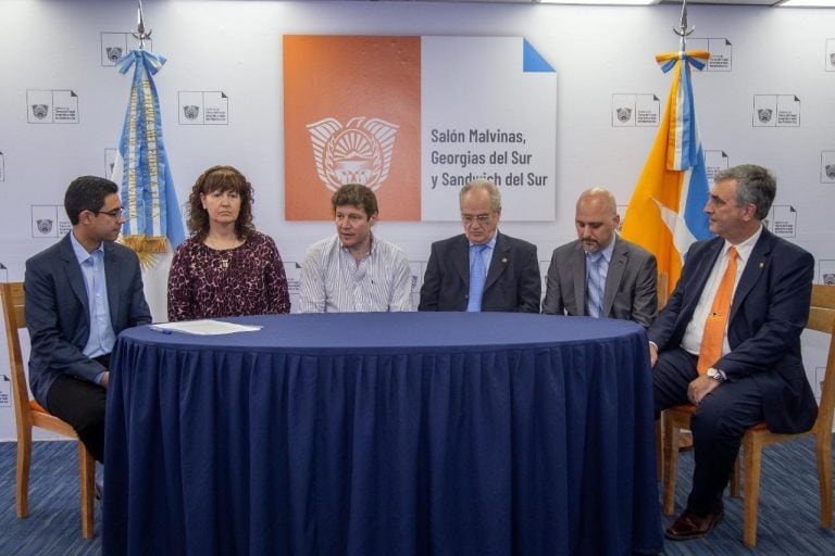 Firma de convenio con la UBA