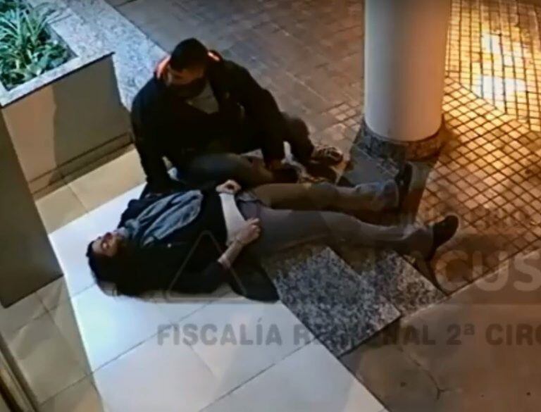 Buscan al hombre que en julio atacó y le robó a una mujer en calle Maipú al 2200. (Captura de pantalla)