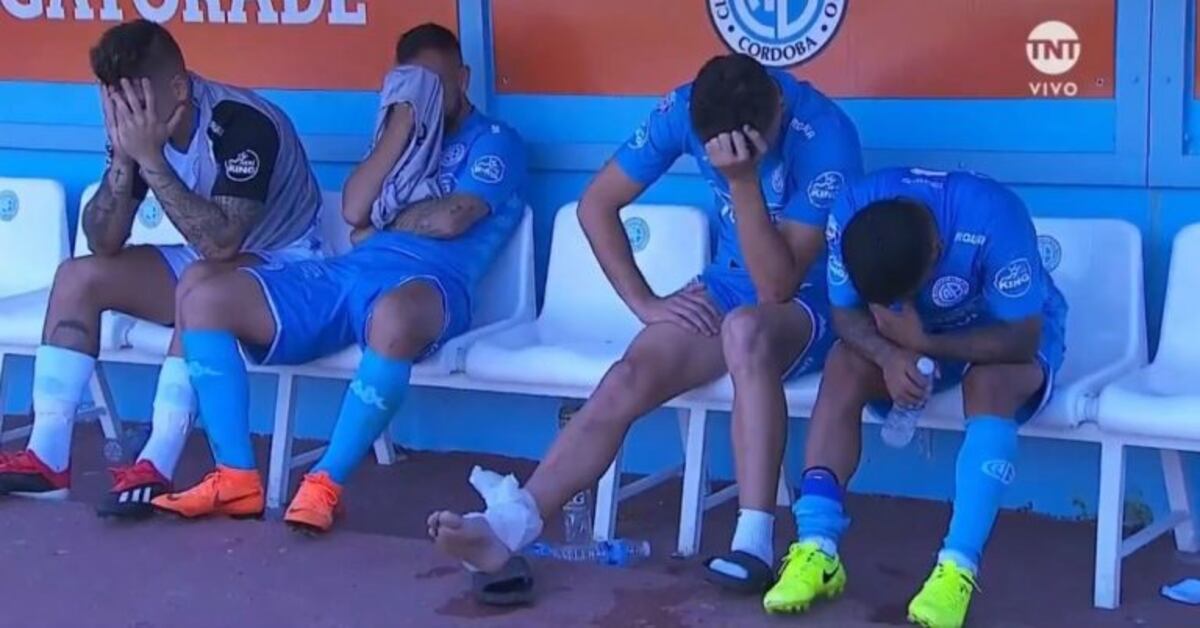 El llanto de los jugadores y el aliento de los hinchas de Belgrano una vez consumado el descenso