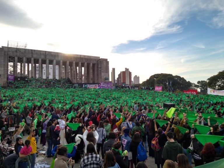 El Monumento se tiñó de verde.