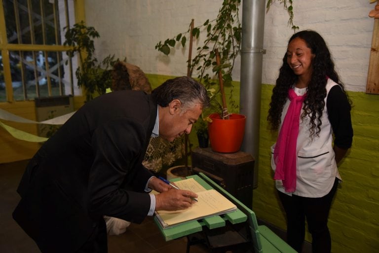 Cornejo escribió un mensaje para la escuela por su aniversario. Foto: Gobierno de Mendoza.