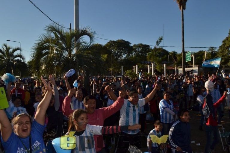 Festejos en la Costanera de Corrientes. (Foto: Época)