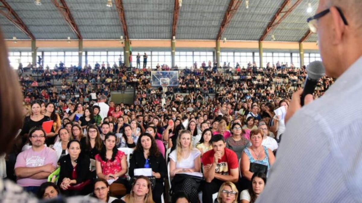Titularizaron 1.186 cargos docentes y 1.077 horas cátedra en Santa Fe