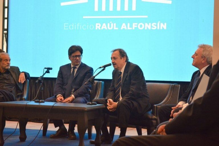 Homenaje en Buenos Aires a Raúl Alfonsín