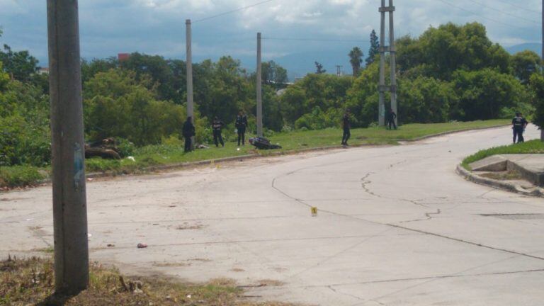 Robó una moto, patinó en una curva y falleció en el acto