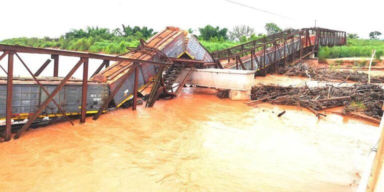 El puente derrumbado.  (Facebook Matias Saracho)