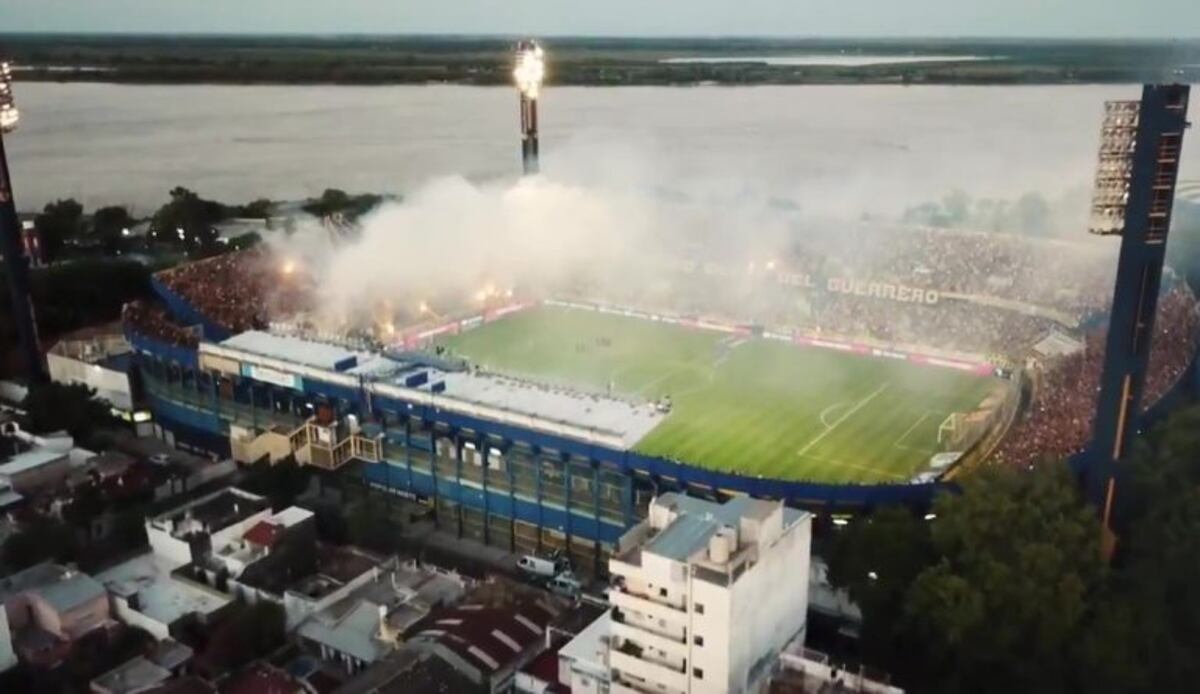 Clausuraron media cancha de Central por el uso indebido de pirotecnia