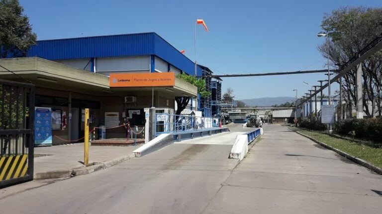 Dirigentes del Sindicato de Trabajadores de Industrias de la Alimentación de Jujuy (STIA) visitaron la Panta de Jugos y Aceites de Ledesma.