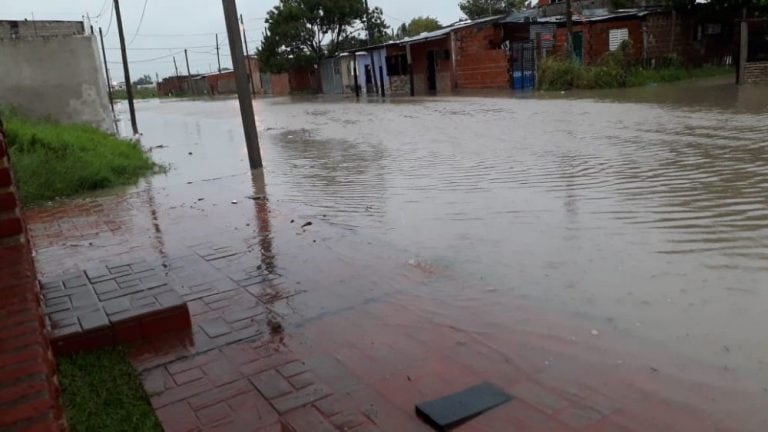 Temporal de lluvia y viento dejaron varios barrios bajo agua