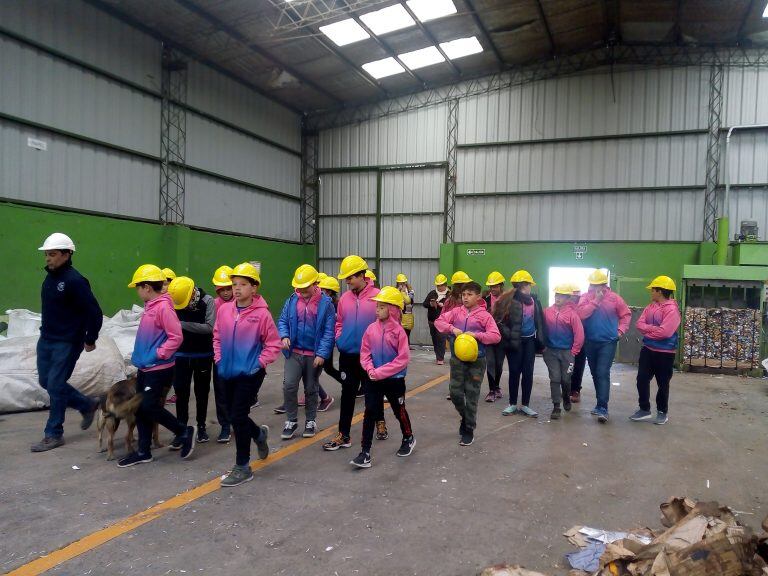 Alumnos de la localidad de Hinojo de visita en Tres Arroyos