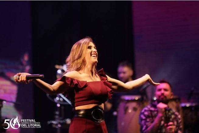 Las hermanas Pastorutti hicieron bailar y cantar al público en el cierre del festival.