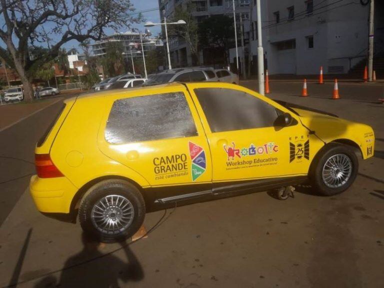 El automóvil estaba tirado en un depósito municipal hace 10 años. (Fuente: Misiones Online).