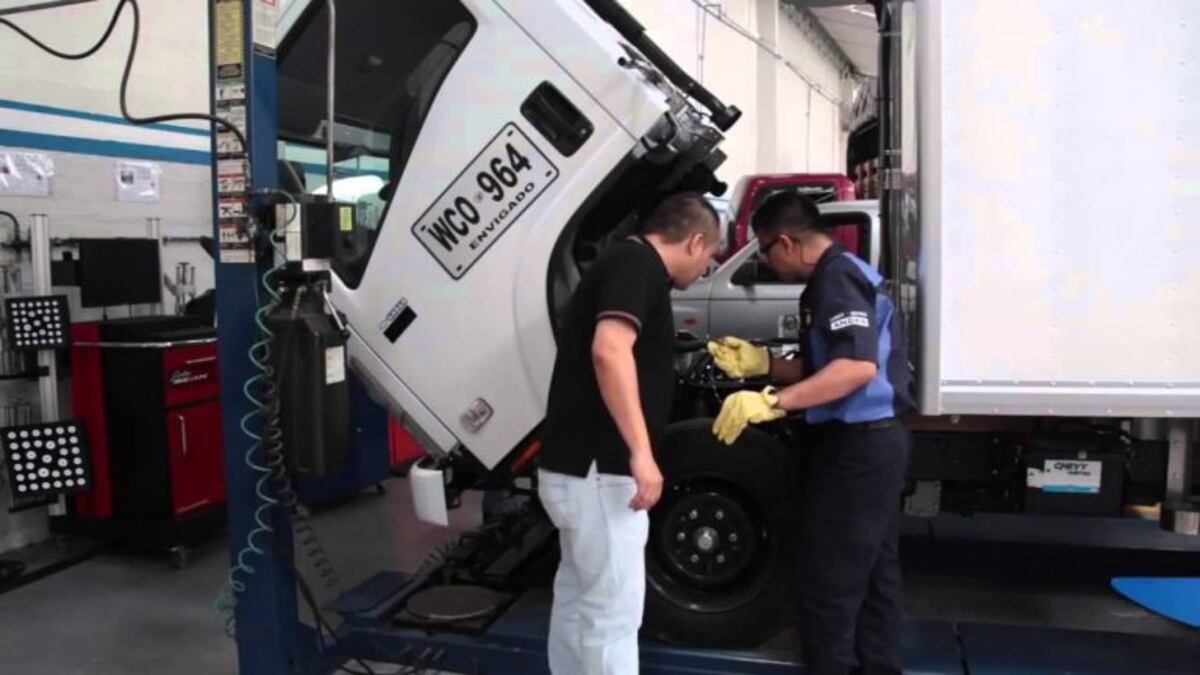 Un mecánico se robó partes de un camión que le llevaron a arreglar