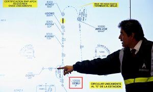 BOG201. BOGOTÁ (COLOMBIA), 26/12/2016. El secretario de Seguridad Aérea de Aerocivil, coronel Fredy Bonilla, habla hoy, 26 de diciembre de 2016, durante una rueda de prensa en Bogotá (Colombia). El avión de Lamia accidentado cerca de Medellín el 28 de noviembre, en el que murieron 71 personas, entre ellas la mayoría del equipo de fútbol Chapecoense, viajaba con el combustible al límite y con exceso de peso, reveló hoy la Aeronáutica Civil de Colombia (Aerocivil) en su informe preliminar. EFE/LEONARDO MUÑOZ