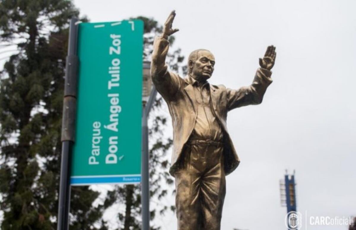 Don Ángel Zof ya tiene parque y estatua