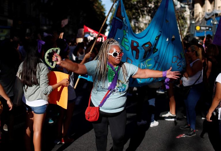 Multitudinaria marcha por el Día Internacional de la Mujer.