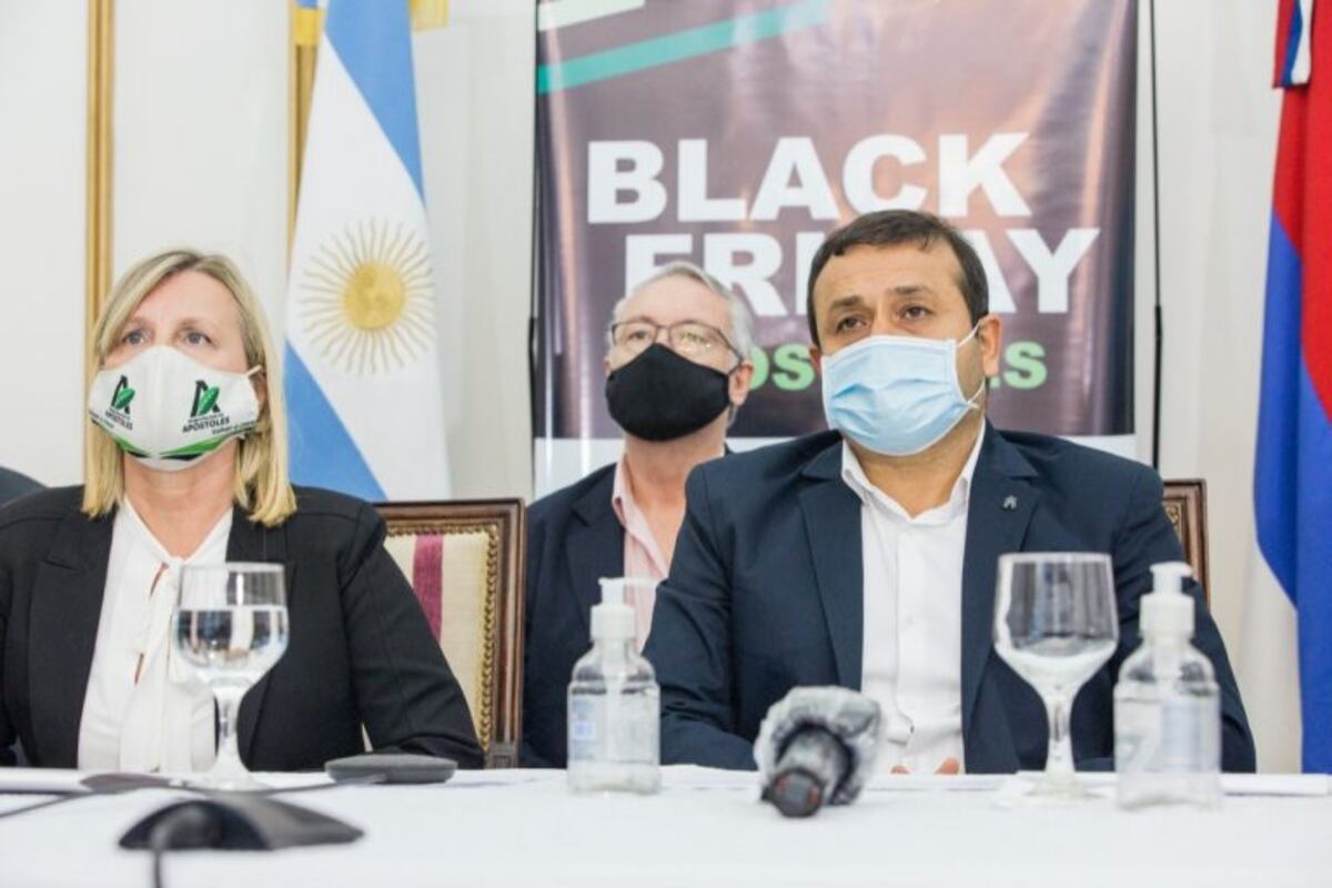 Oscar Herrera Ahuad acompañó el lanzamiento del black friday en Apóstoles