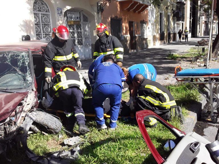 Navidad accidentada: terrible choque en pleno centro salteño (Policía de Salta)