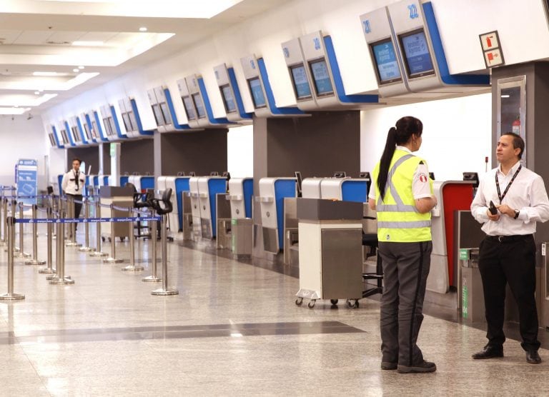 Aeroparque Jorge Newbery vacio sin vuelos