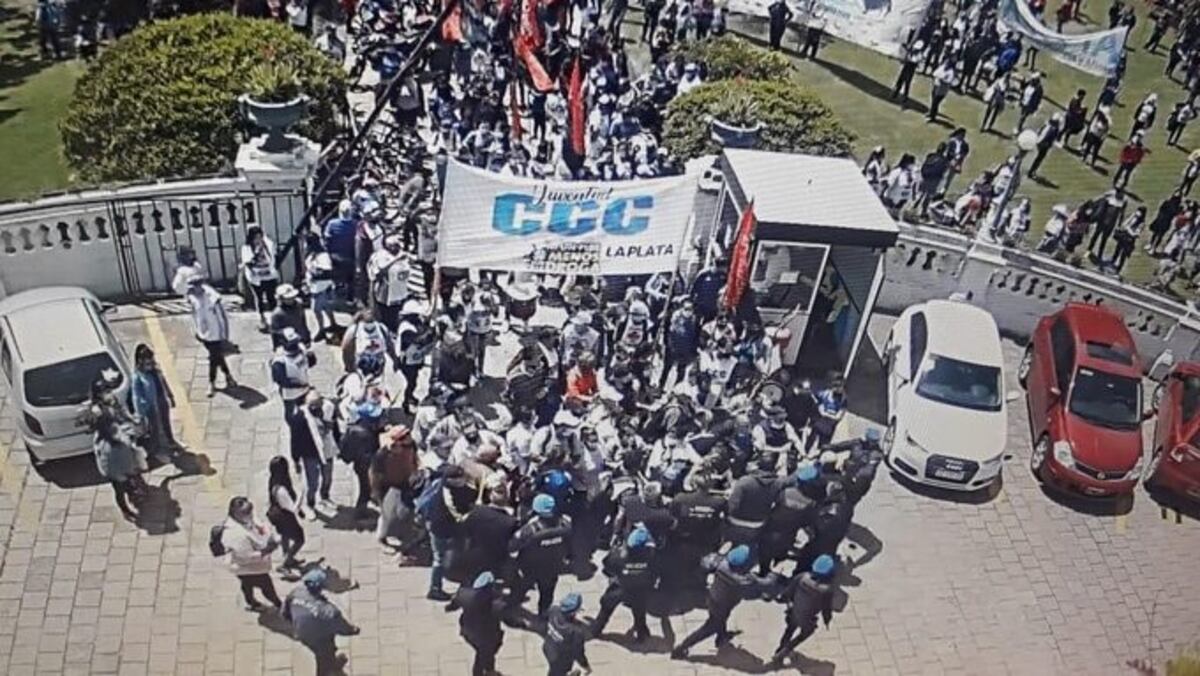 La Plata: militantes intentaron tomar el Palacio Municipal