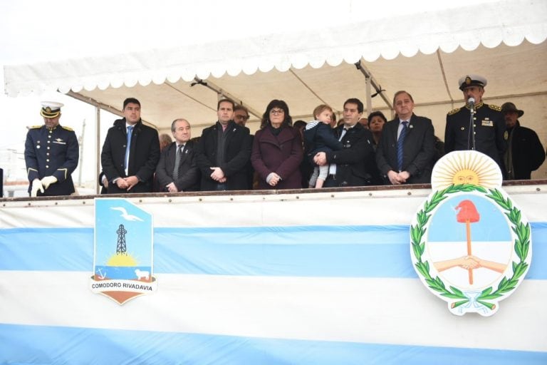 Autoridades nacionales, provinciales y municipales presenciaron el desfile.