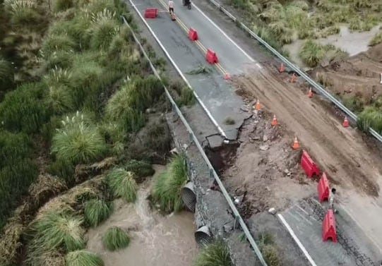 El tránsito está habilitado pero se recomienda mucha precaución por los derrumbes.