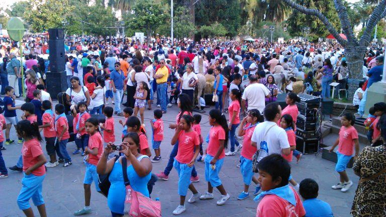 En las últimas ediciones del Encuentro fueron casi 15 mil los niños adoradores que danzaron para el Recién Nacido, en el atrio de la Catedral jujeña.