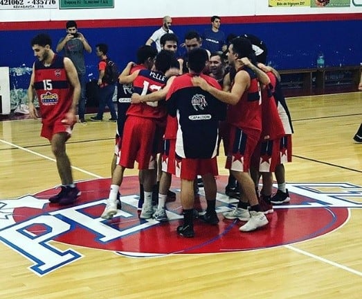 Carlos Pellegrini celebra una de sus victorias en el Provincial.