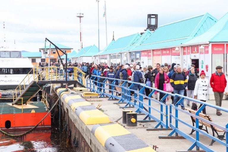 Visita a catamaranes en Puerto Ushuaia